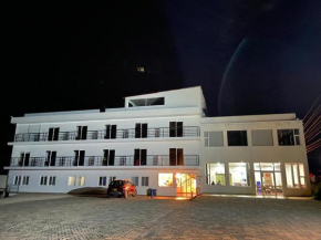 Big Day Hotel - Entrada directa al Lago
